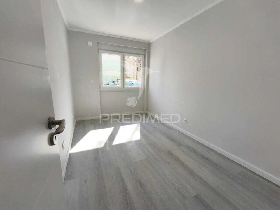 Apartamento T2 para Venda em Benfica Foto 13