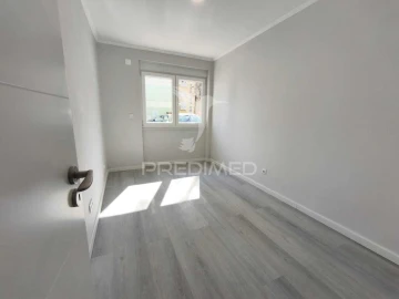 Apartamento T2 para Venda em Benfica