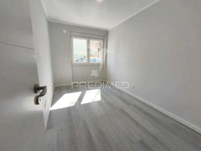 Apartamento T2 para Venda em Benfica Foto 13
