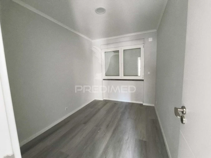 Apartamento T2 para Venda em Benfica Foto 14