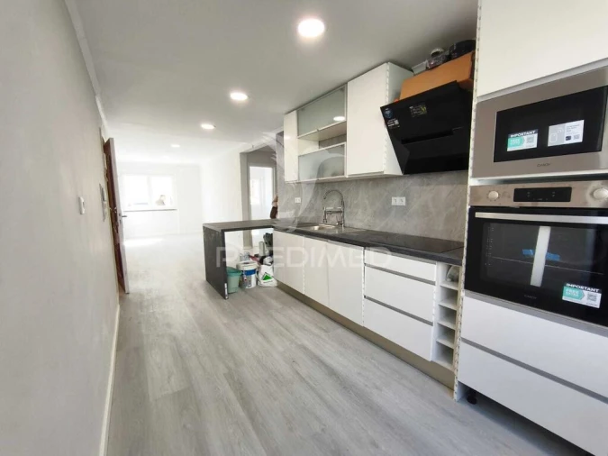 Apartamento T2 para Venda em Benfica Foto 5