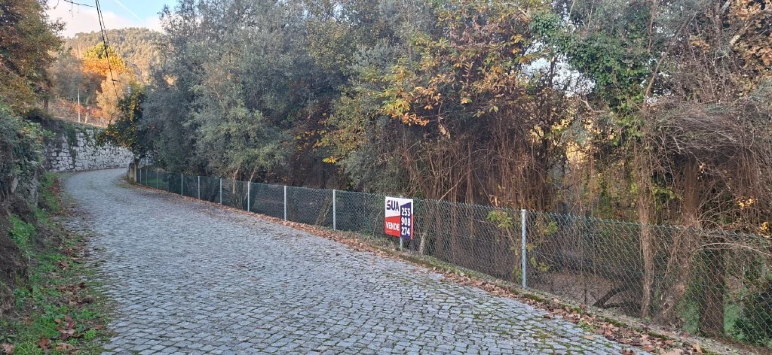 Terreno para Venda em Vilela, Seramil e Paredes Secas Foto 1