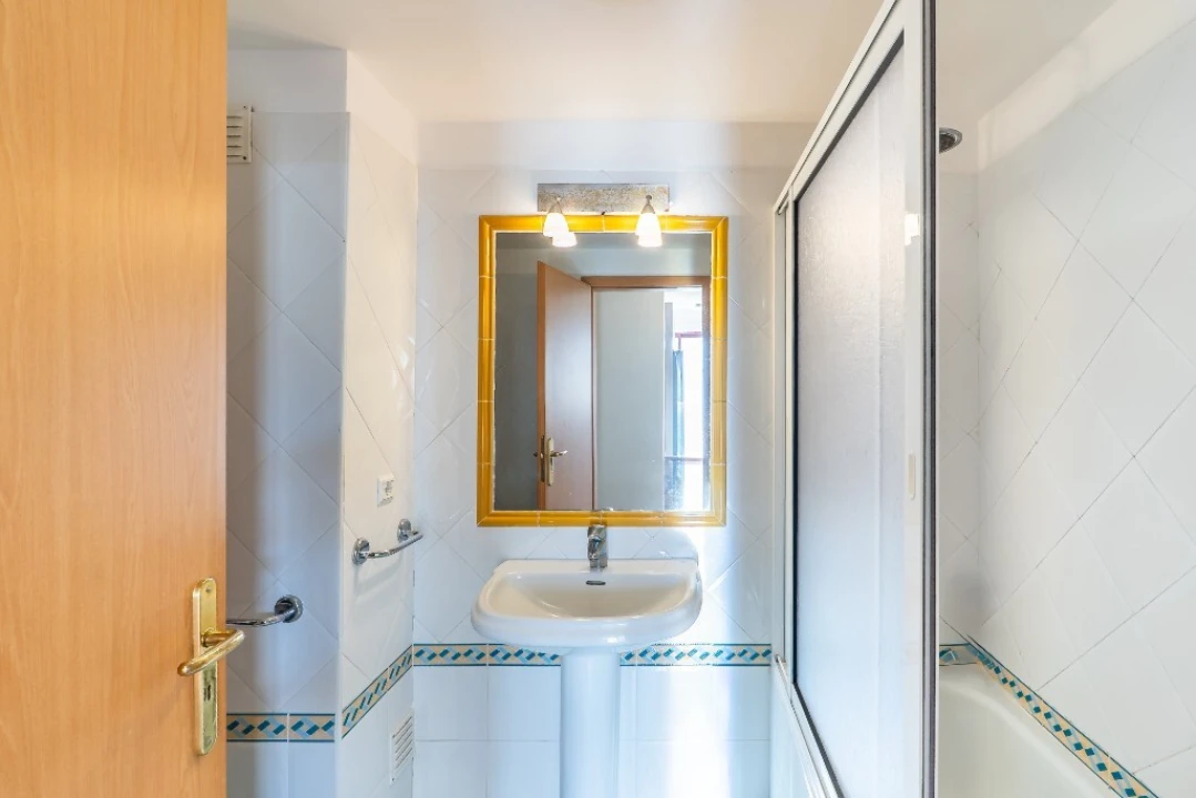 Apartamento T2 para Venda em Caniço Foto 13