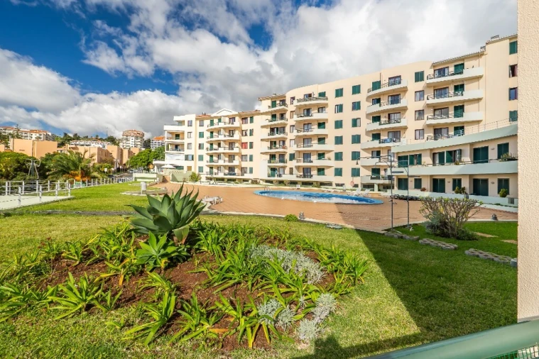 Apartamento T2 para Venda em Caniço Foto 40