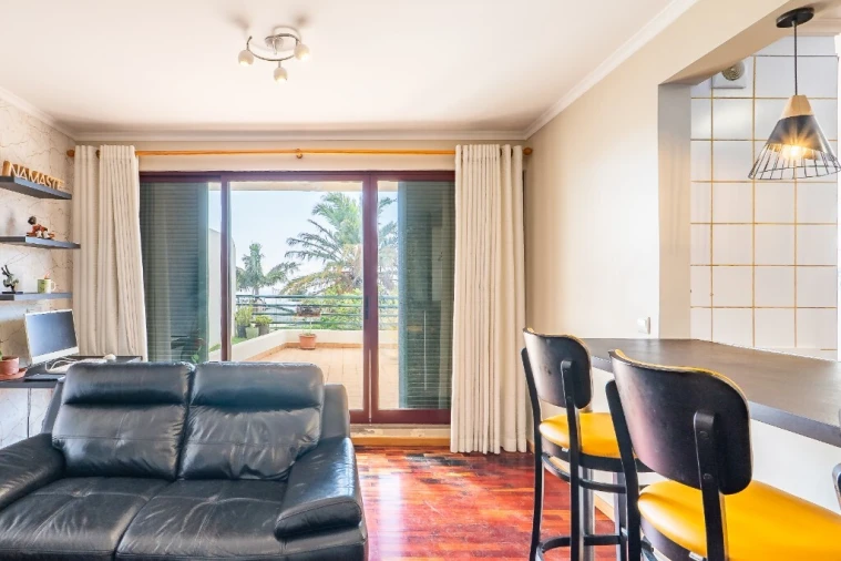 Apartamento T2 para Venda em Caniço Foto 3