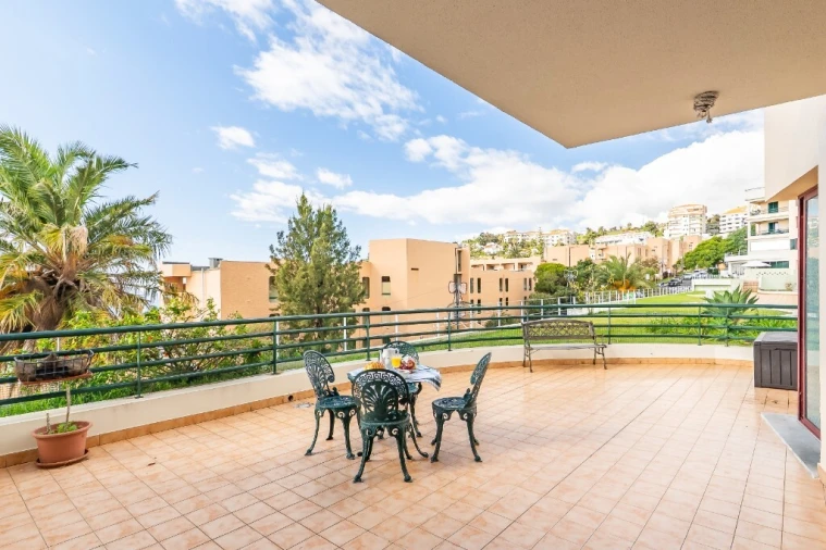 Apartamento T2 para Venda em Caniço Foto 39