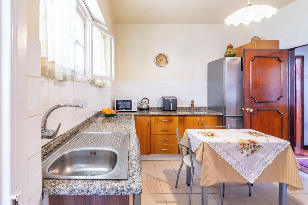 Moradia T3 para Venda em São Roque Foto 31