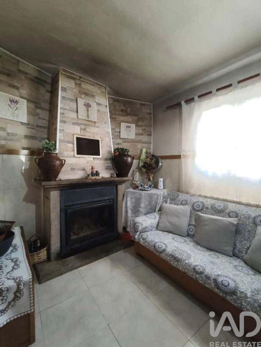 Moradia T3 para Venda em Quadrazais Foto 4