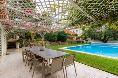 Moradia T12 para Venda em Cascais e Estoril