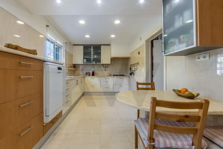 Moradia T6 para Venda em Algés, Linda-A-Velha e Cruz Quebrada-Dafundo Foto 18