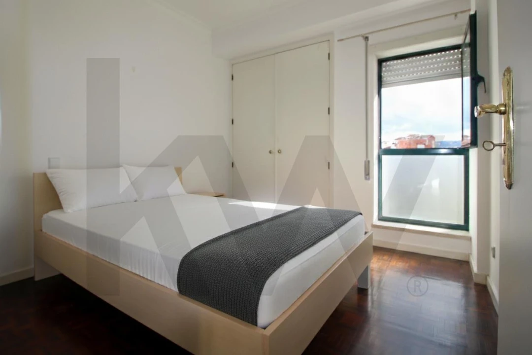 Apartamento T2 para Arrendamento em Santo Antonio dos Olivais Foto 5