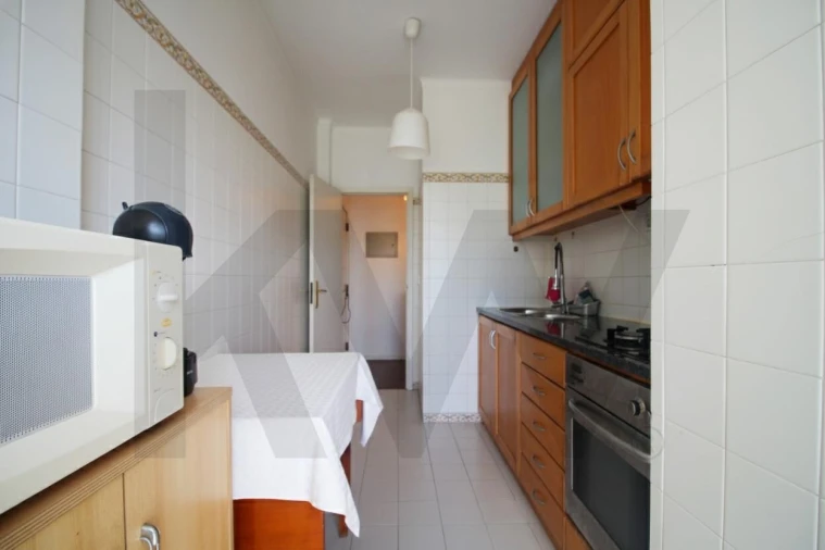 Apartamento T2 para Arrendamento em Santo Antonio dos Olivais Foto 3