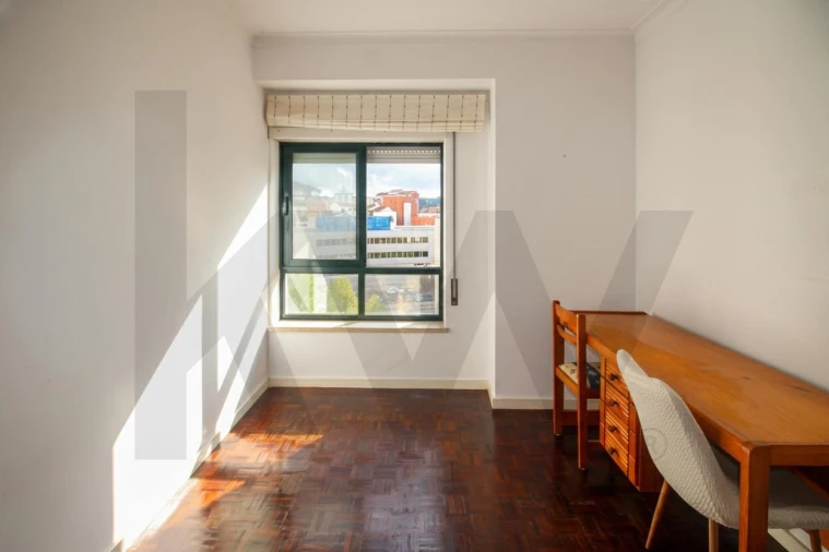 Apartamento T2 para Arrendamento em Santo Antonio dos Olivais Foto 7