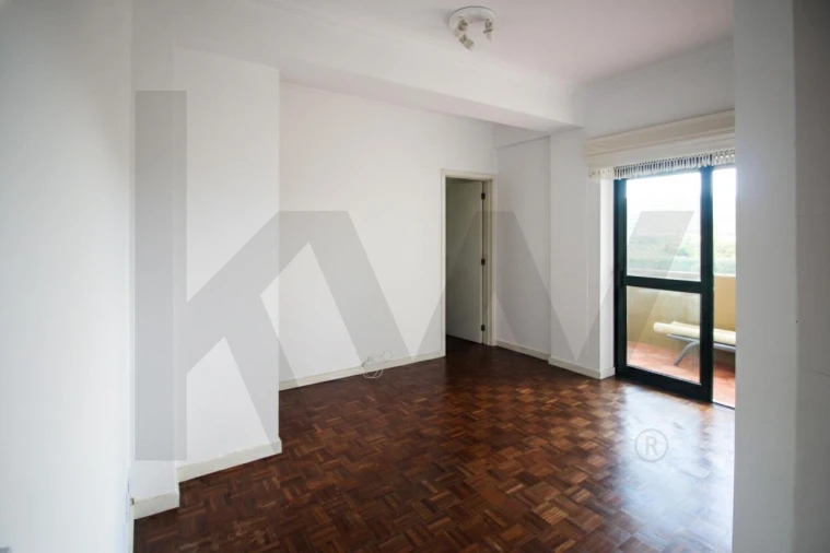 Apartamento T2 para Arrendamento em Santo Antonio dos Olivais Foto 13