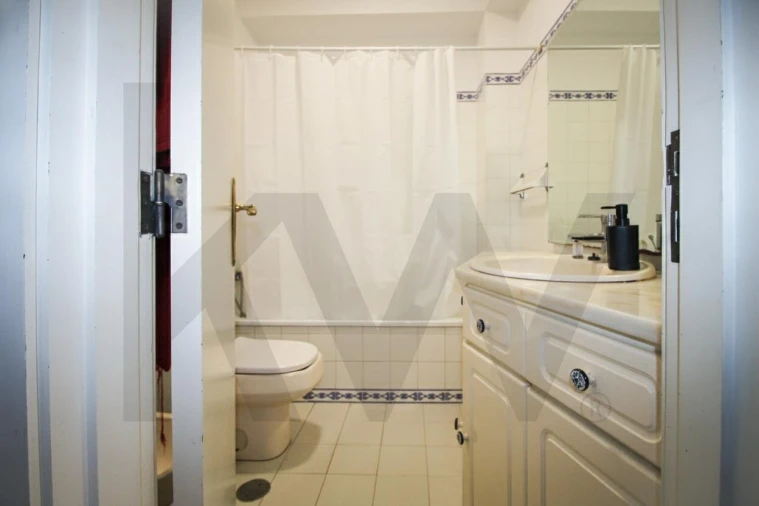 Apartamento T2 para Arrendamento em Santo Antonio dos Olivais Foto 16