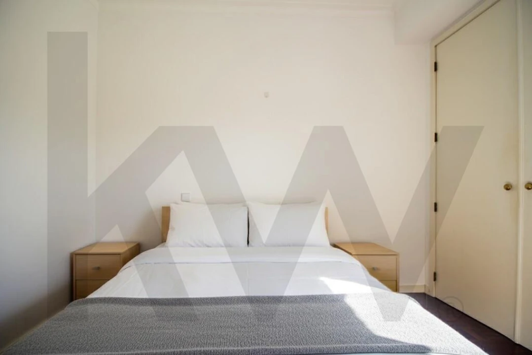 Apartamento T2 para Arrendamento em Santo Antonio dos Olivais Foto 6