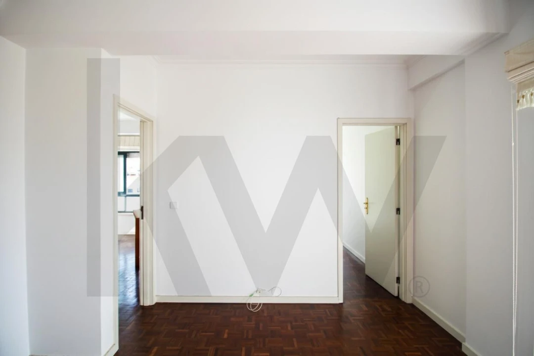 Apartamento T2 para Arrendamento em Santo Antonio dos Olivais Foto 12