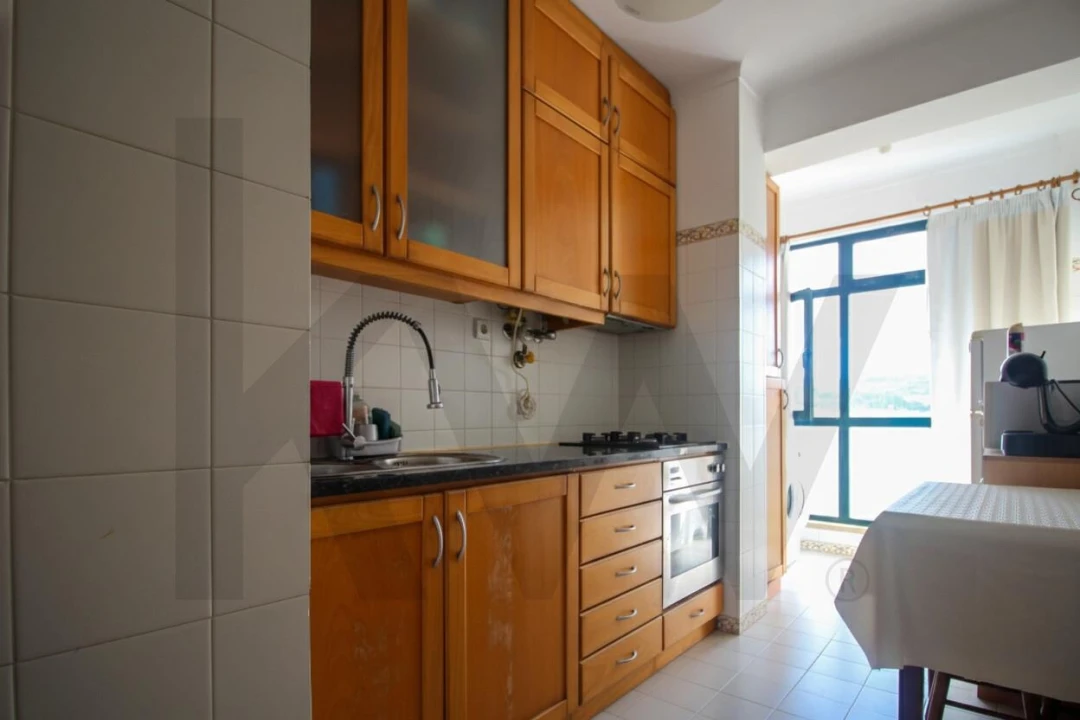 Apartamento T2 para Arrendamento em Santo Antonio dos Olivais Foto 1