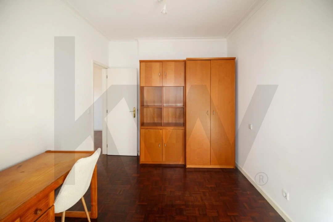 Apartamento T2 para Arrendamento em Santo Antonio dos Olivais Foto 8