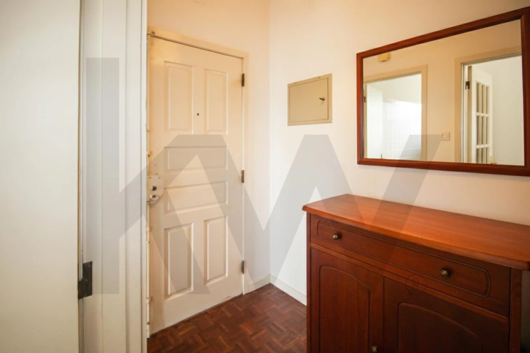 Apartamento T2 para Arrendamento em Santo Antonio dos Olivais Foto 4