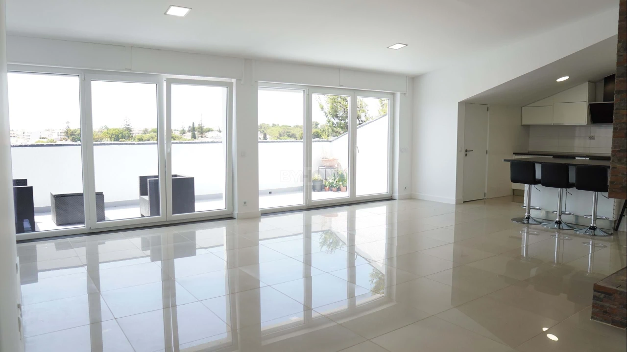 Apartamento T3 para Venda em Cascais e Estoril Foto 2