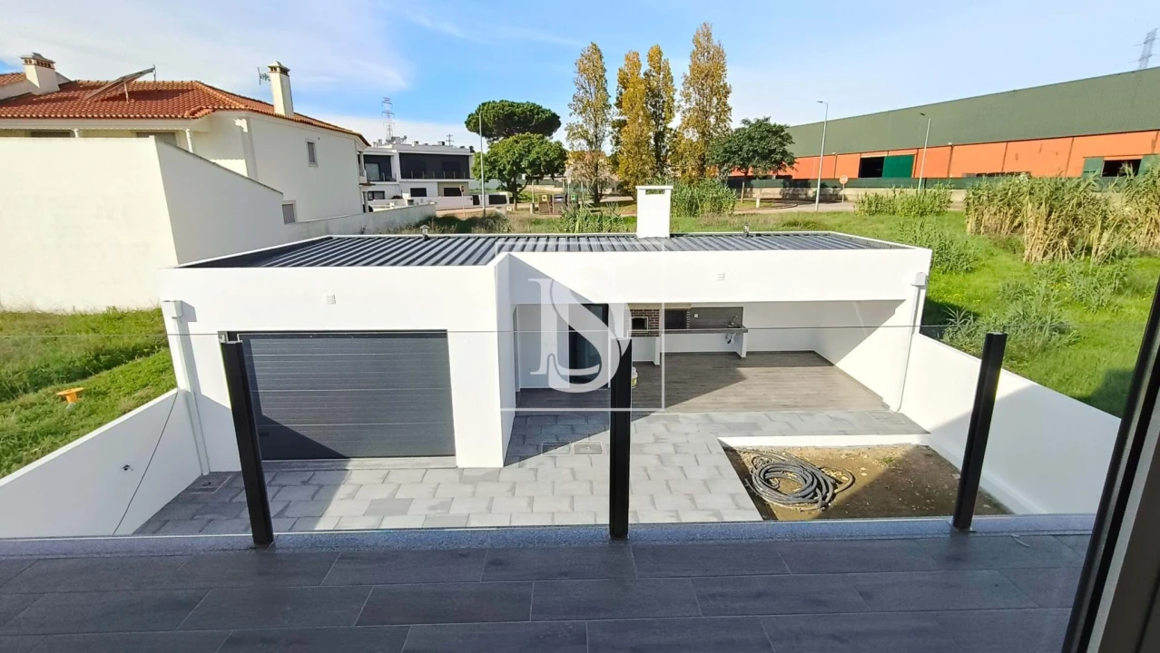 Moradia T4 para Venda em Nossa Sra de Fatima Foto 5