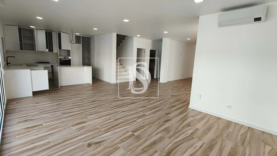 Moradia T4 para Venda em Nossa Sra de Fatima Foto 7