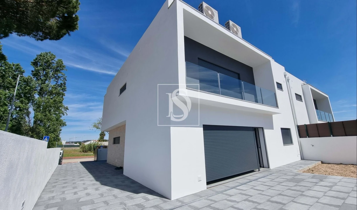 Moradia T4 para Venda em Nossa Sra de Fatima Foto 3