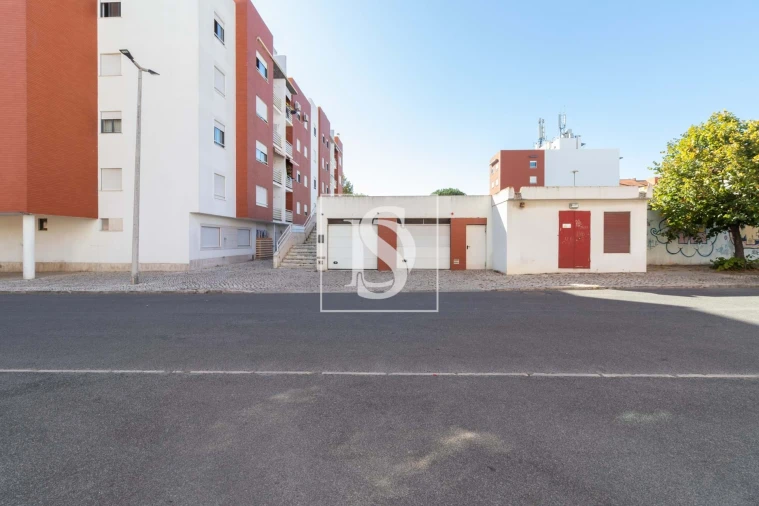 Garagem para Venda em Alto do Seixalinho, Santo André e Verderena Foto 1