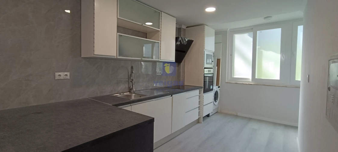 Apartamento T2 para Venda em Benfica Foto 1