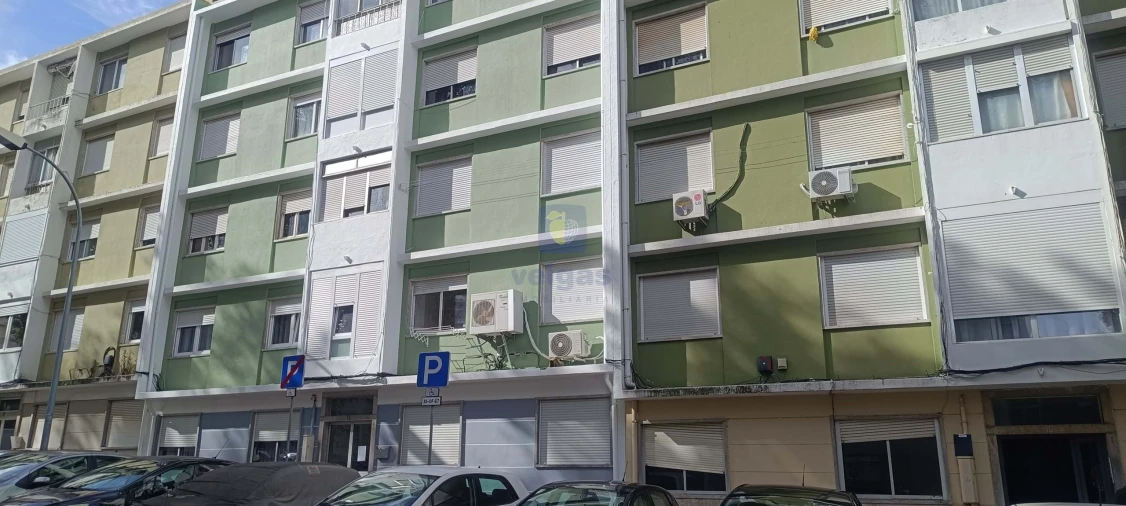 Apartamento T2 para Venda em Benfica Foto 1