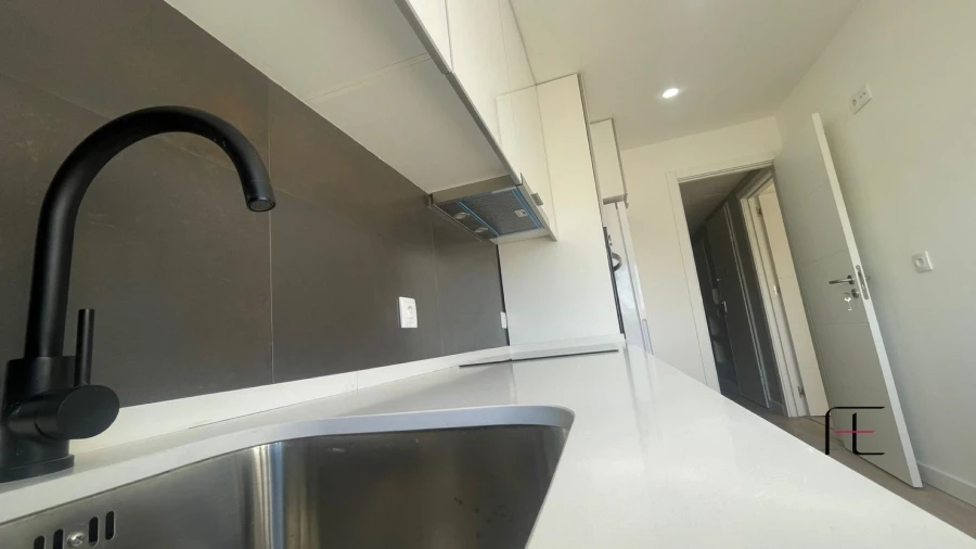 Apartamento T3 para Venda em Águas Livres Foto 3