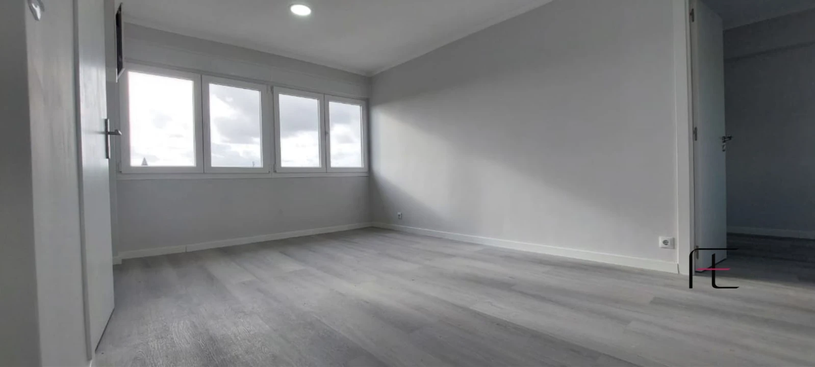 Apartamento T2 para Venda em Pontinha e Famões Foto 7