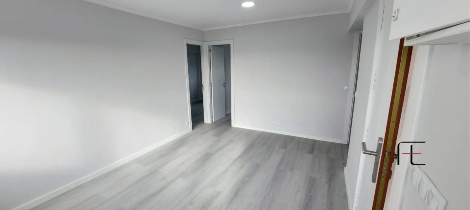 Apartamento T2 para Venda em Pontinha e Famões Foto 12