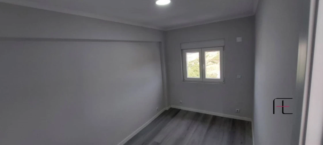 Apartamento T2 para Venda em Pontinha e Famões Foto 11