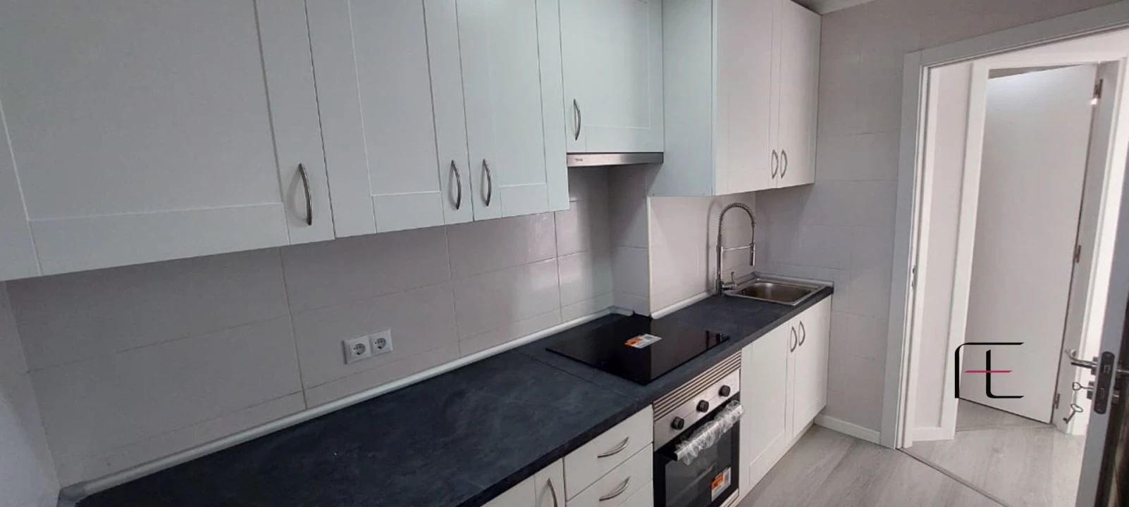 Apartamento T2 para Venda em Pontinha e Famões Foto 3