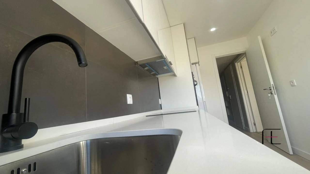 Apartamento T3 para Venda em Queluz e Belas Foto 2