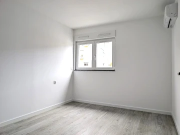Apartamento T1 para Arrendamento em Aradas