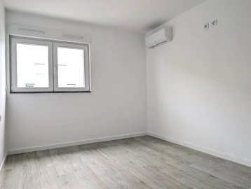 Apartamento T1 para Arrendamento em Aradas
