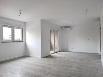 Apartamento T1 para Arrendamento em Aradas