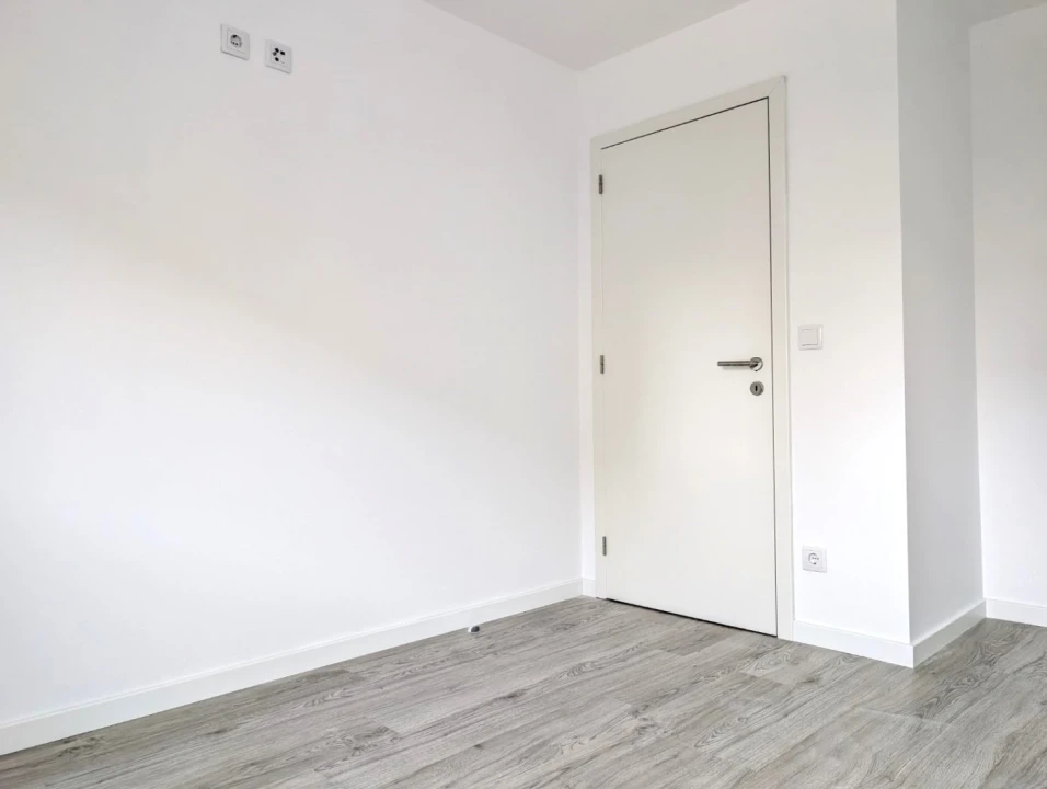 Apartamento T1 para Arrendamento em Aradas Foto 8