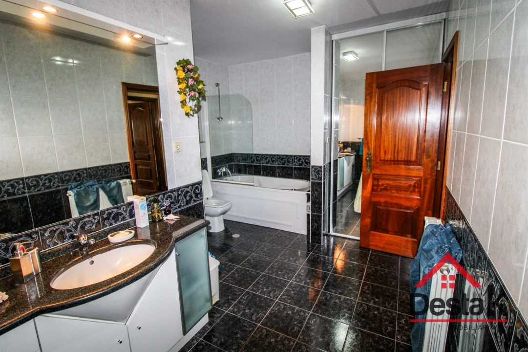 Moradia T6 para Venda em Abraveses Foto 22