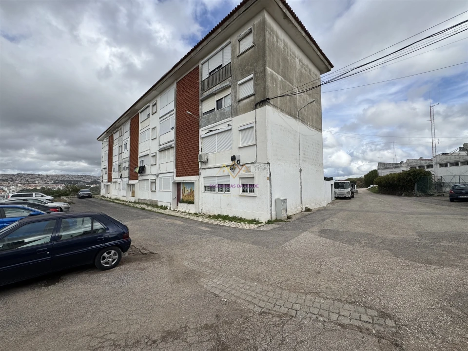 Apartamento T2 para Venda em Pontinha e Famões Foto 25