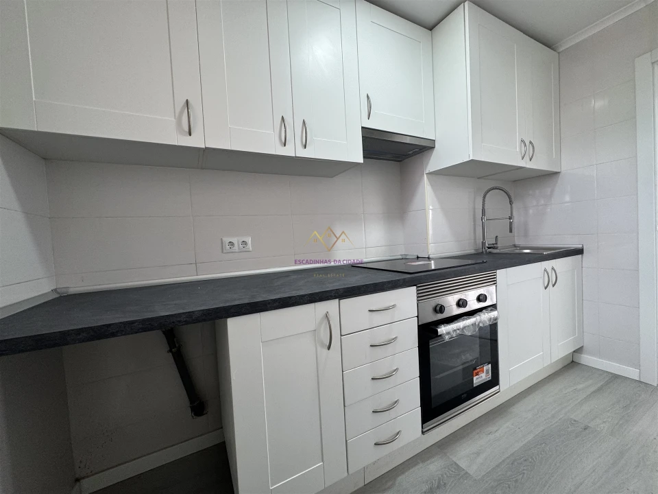 Apartamento T2 para Venda em Pontinha e Famões Foto 8