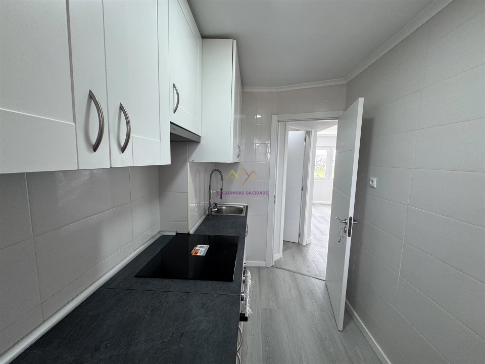 Apartamento T2 para Venda em Pontinha e Famões Foto 6