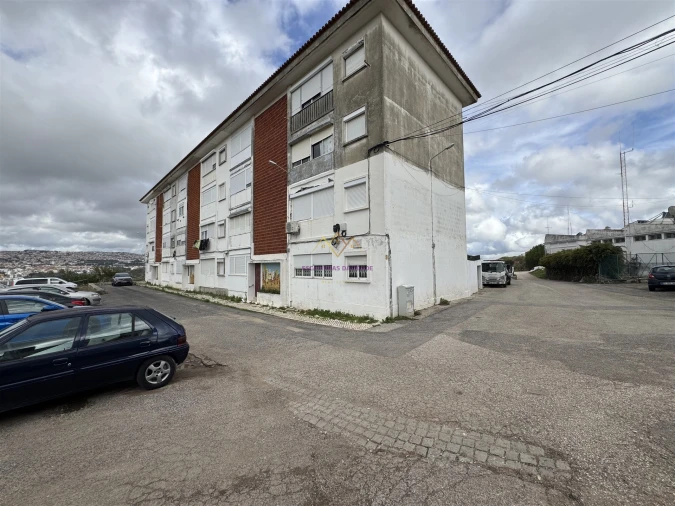 Apartamento T2 para Venda em Pontinha e Famões Foto 25