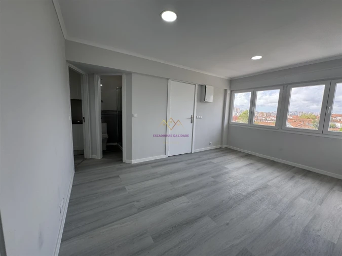 Apartamento T2 para Venda em Pontinha e Famões Foto 2