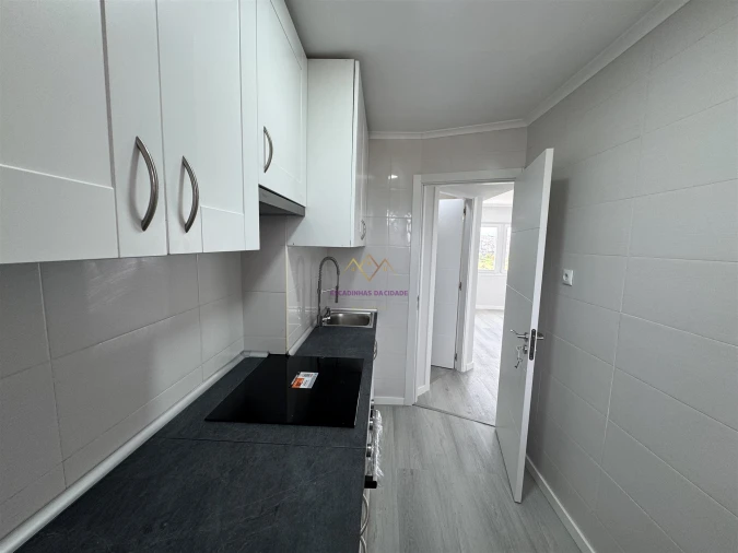 Apartamento T2 para Venda em Pontinha e Famões Foto 6