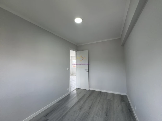 Apartamento T2 para Venda em Pontinha e Famões Foto 14