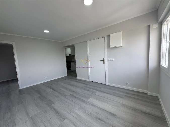 Apartamento T2 para Venda em Pontinha e Famões Foto 3